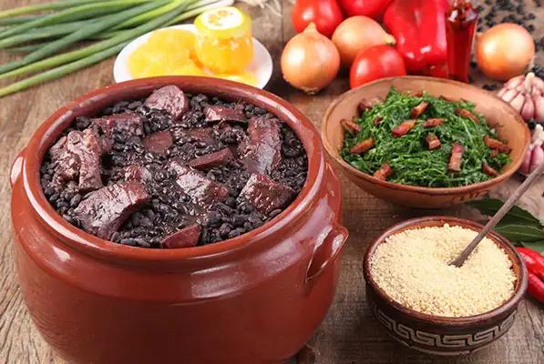 bkm-blog-Brezilya-sokak-yiyecekleri-feijoada