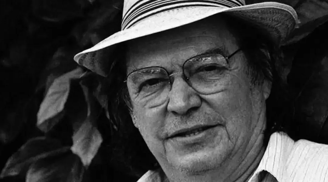 TOM JOBIM